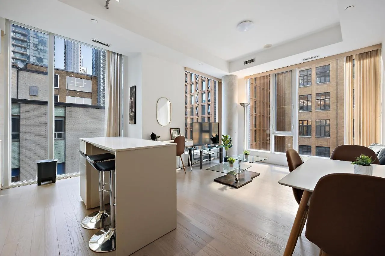 Modern Condo In The Heart Of Downtown Toronto