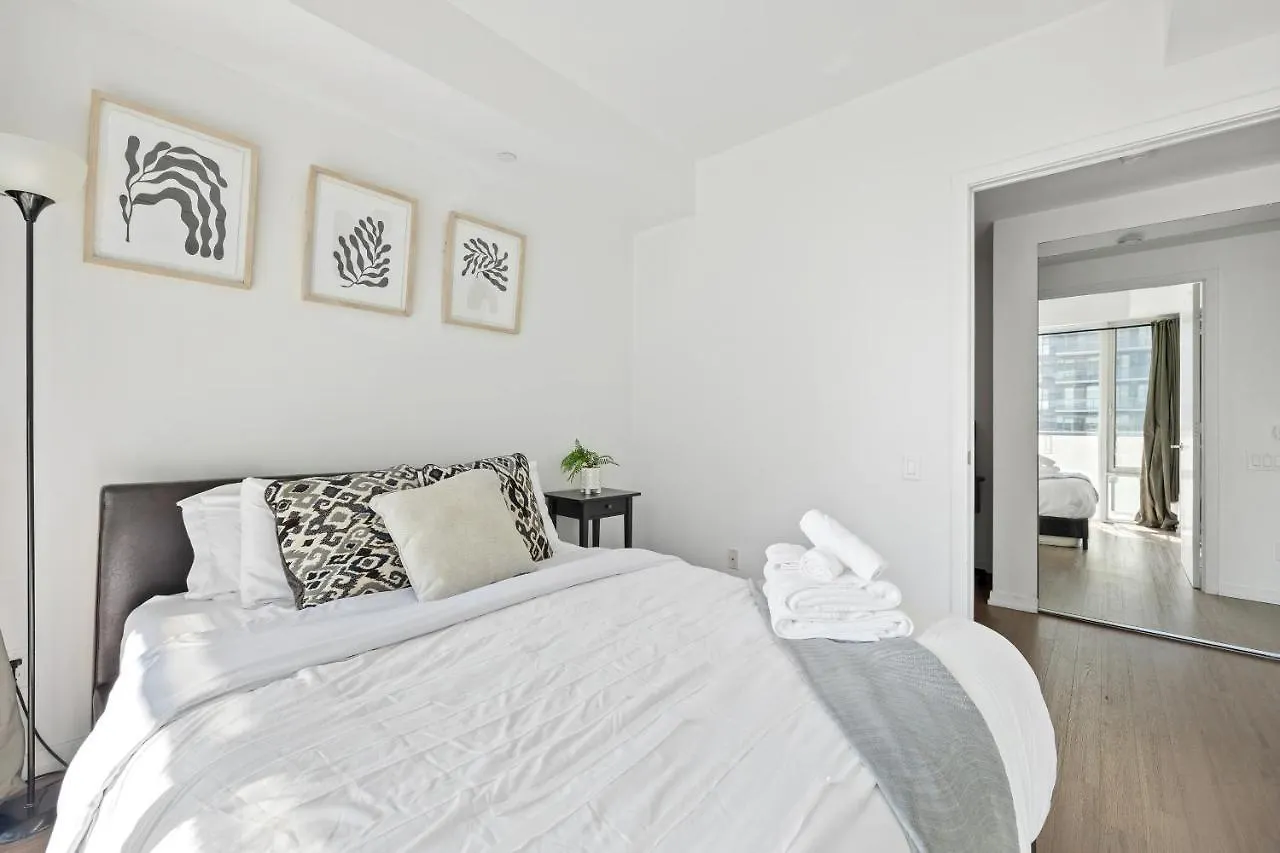 Modern Condo In The Heart Of Downtown Toronto