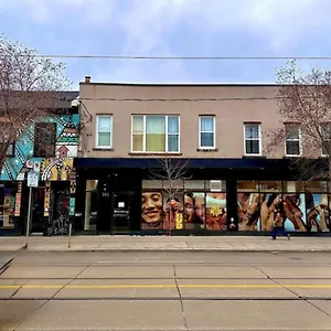 Herberg Dragon Gate, Toronto